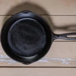 cum-sa-curatati-o-tigaie-din-fonta-pentru-a-o.webp.webp